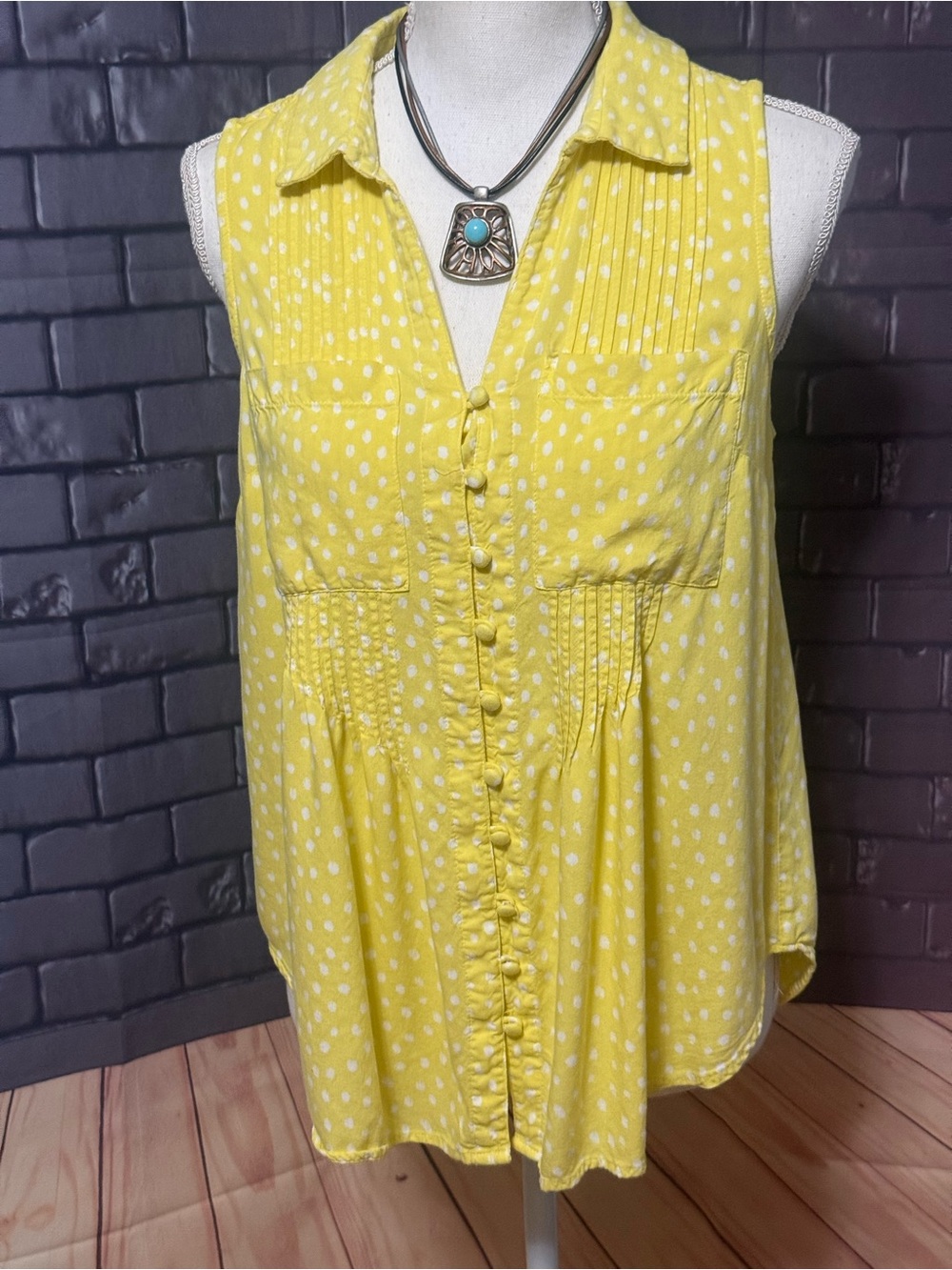 AFF Yellow Polka Dot Sleeveless Button-Front Blouse